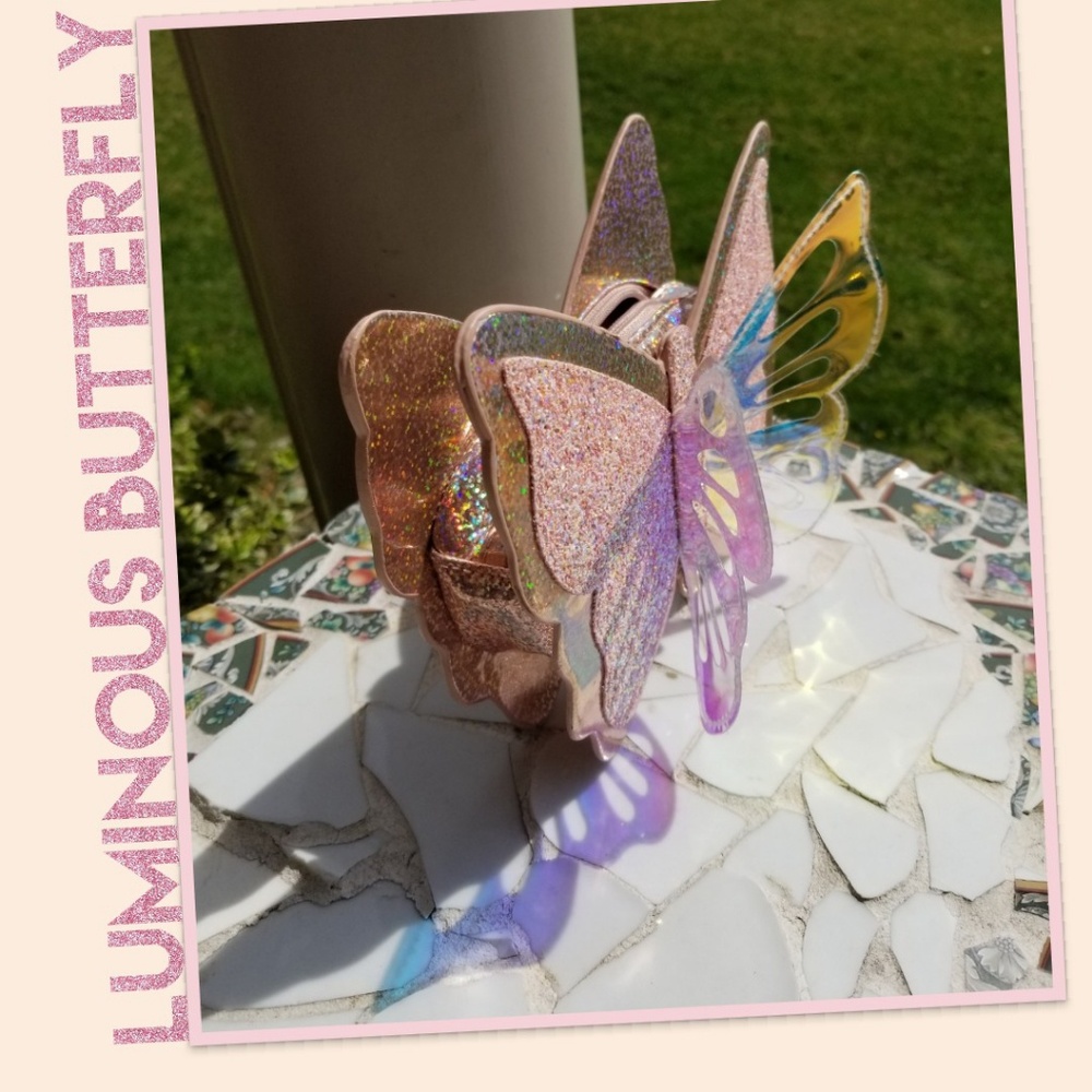 🦋 Iridescent Luminous Butterfly 🦋